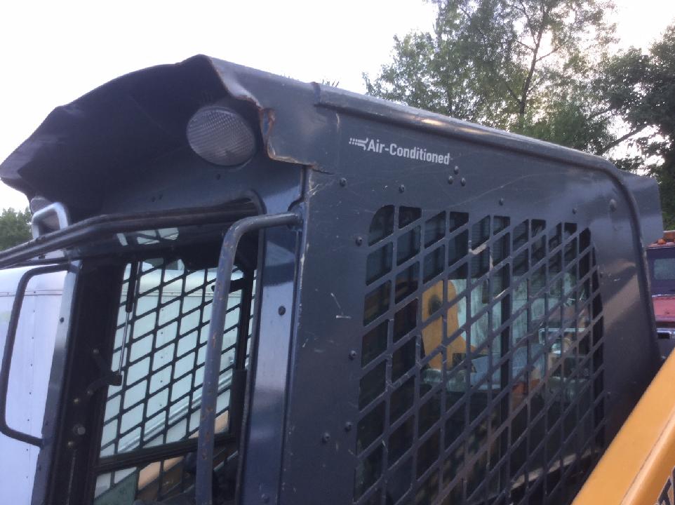  2016 Mustang 2100RT Compact Track Loaders